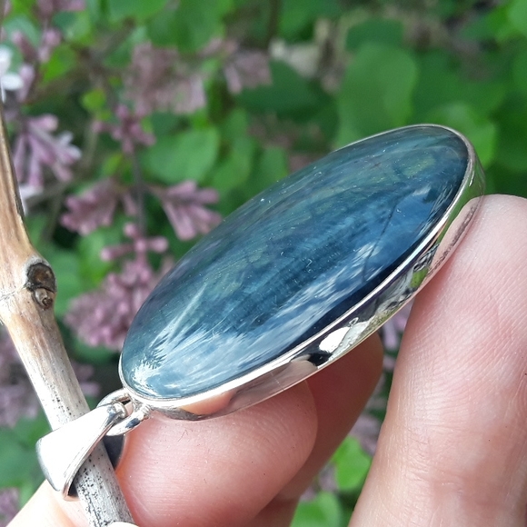 Vintage Jewelry - Beautiful, natural Blue Tiger's Eye / Hawk's Eye oval sterling silver pendant